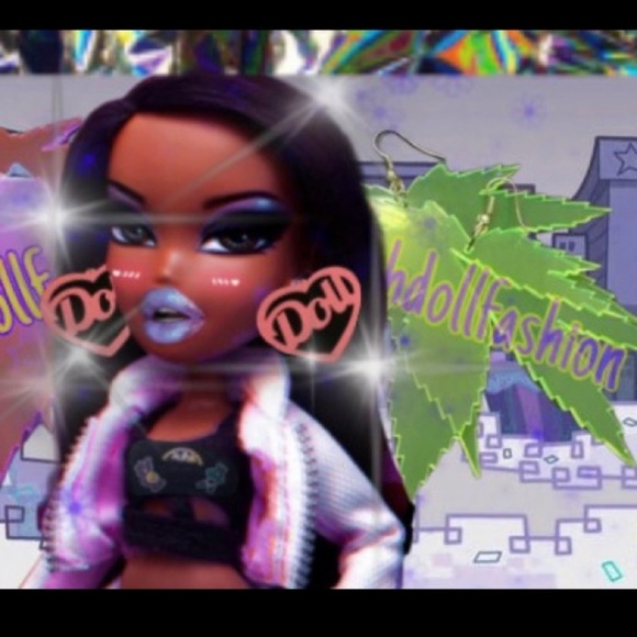 Pink doll drop earrings - Picture 2 of 4